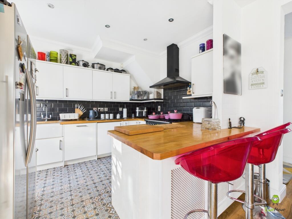 CAM04399G0-PR0038-STILL007