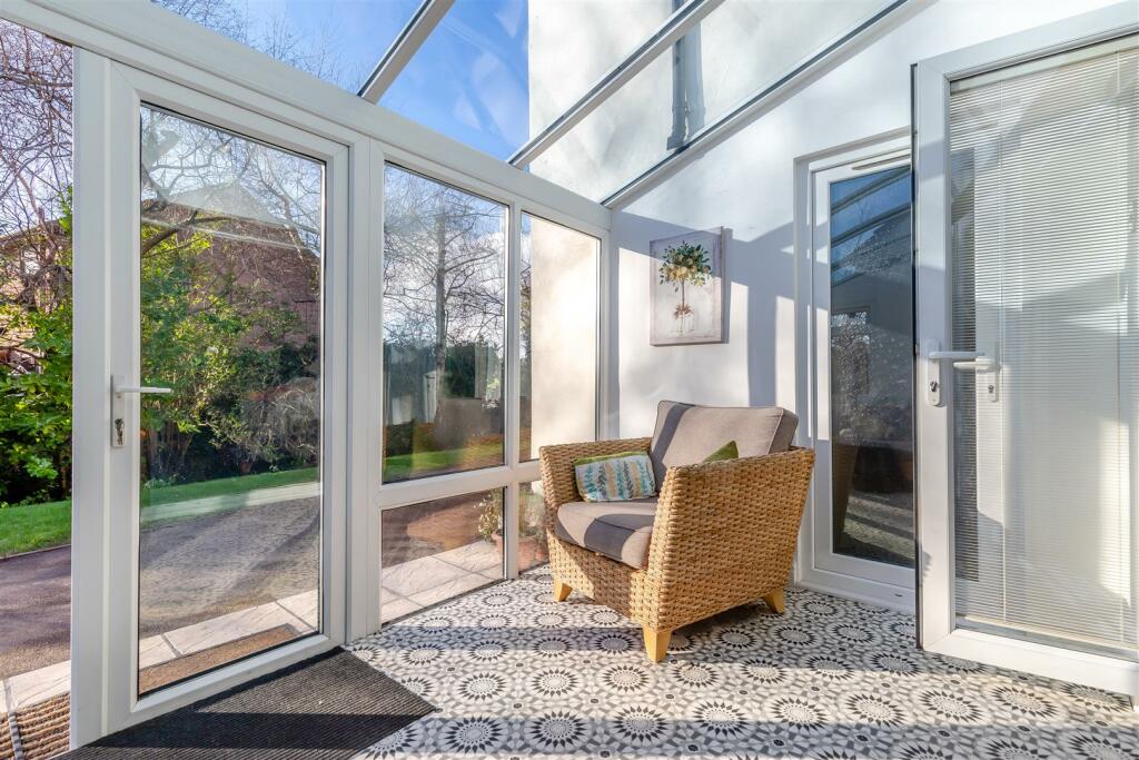 8584070-interior17.jpg