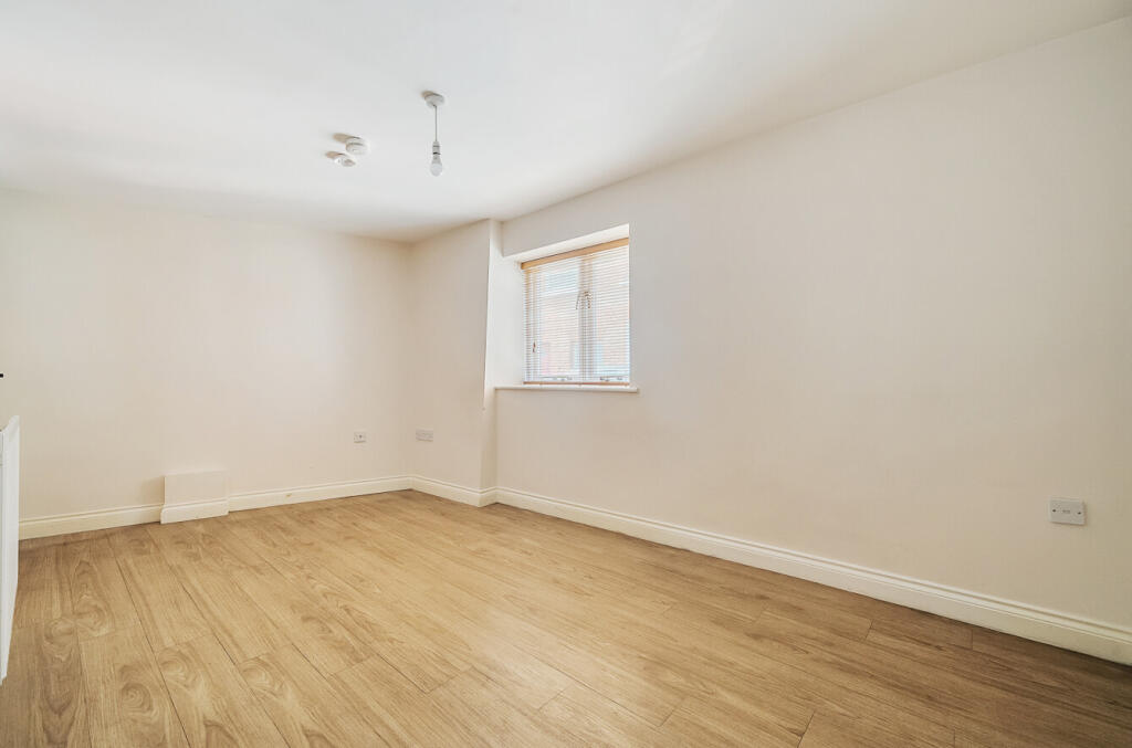 1330925-10-689b70...