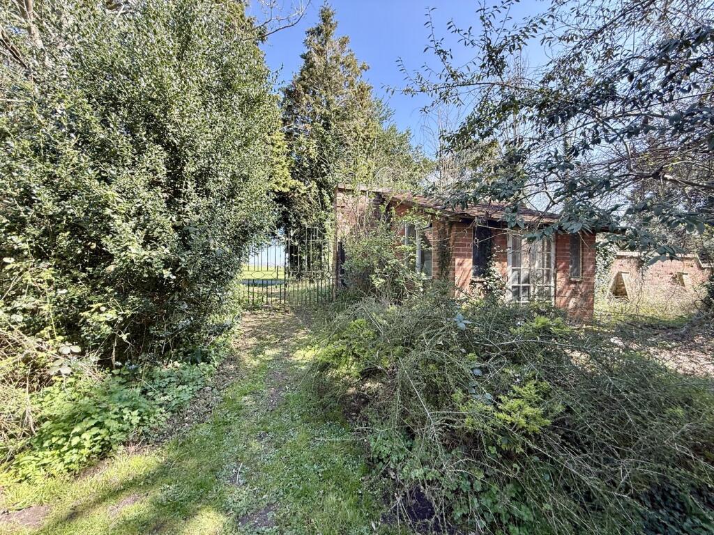 Walled Garden - Available By Separate Negotiation. 