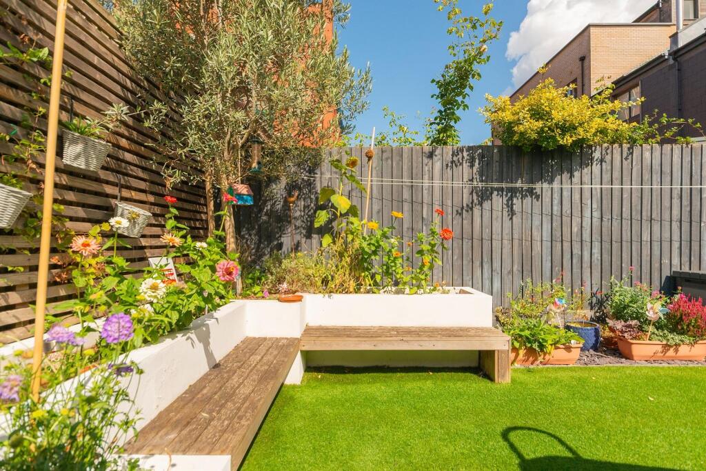 0S7FRBR - External D.jpg