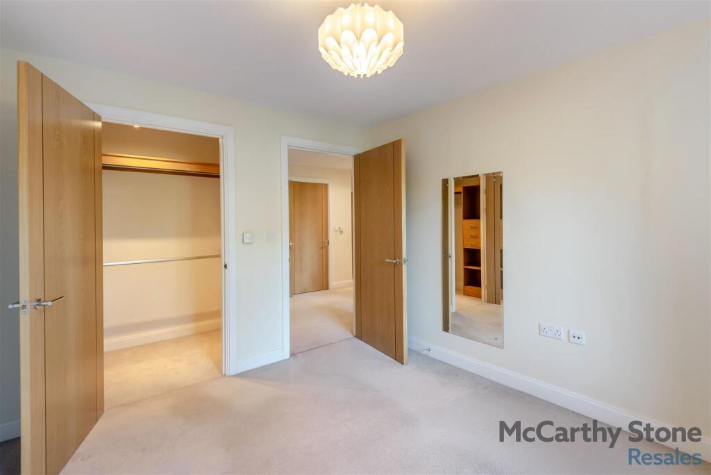 8665945-interior10.jpg