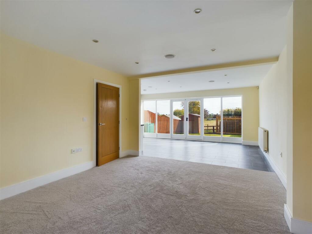 OPEN PLAN KITCHEN/LIVING AREA