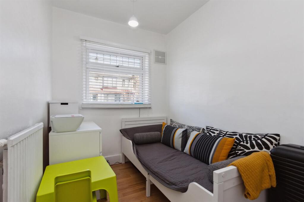 32 Norbury Cross, Norbury bedroom 1.jpg