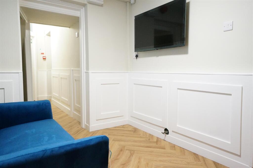 Sitting room  3.JPG