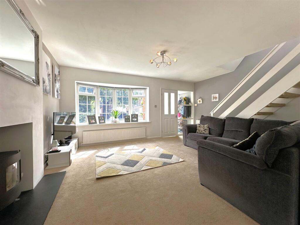 Bow-Fronted Living Room 668