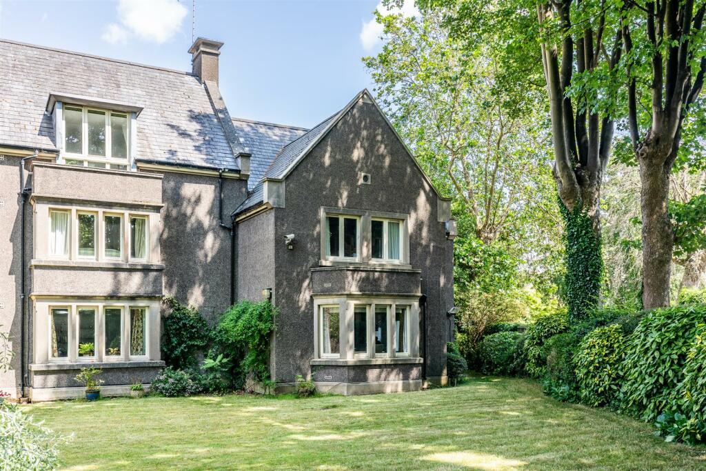 Carfax Court Redland outside.jpg