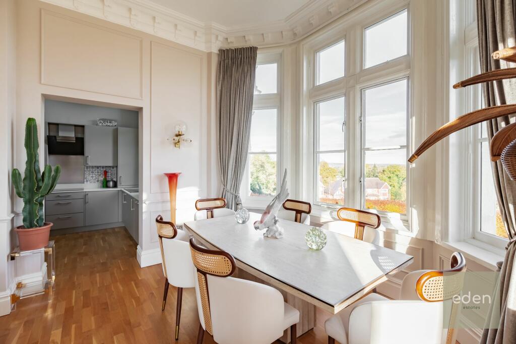 LOUNGE/DINER