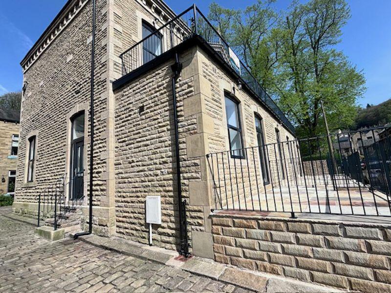 Private Ground Floor Entrance