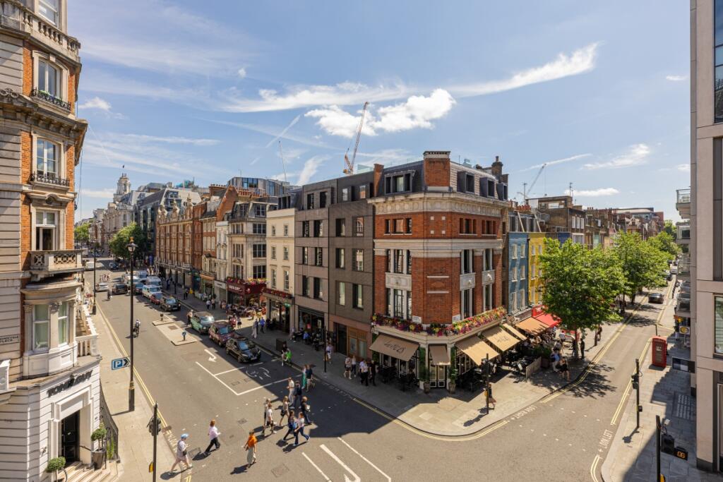 Mandeville Place ...