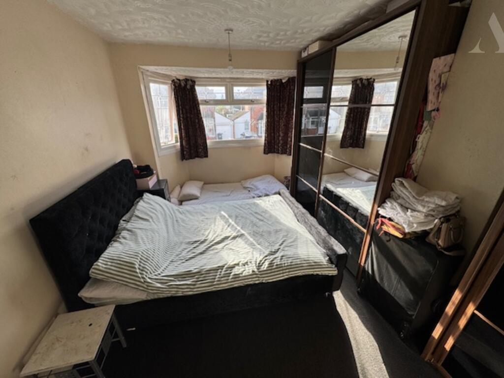 73 Twycross Grove bedroom 1