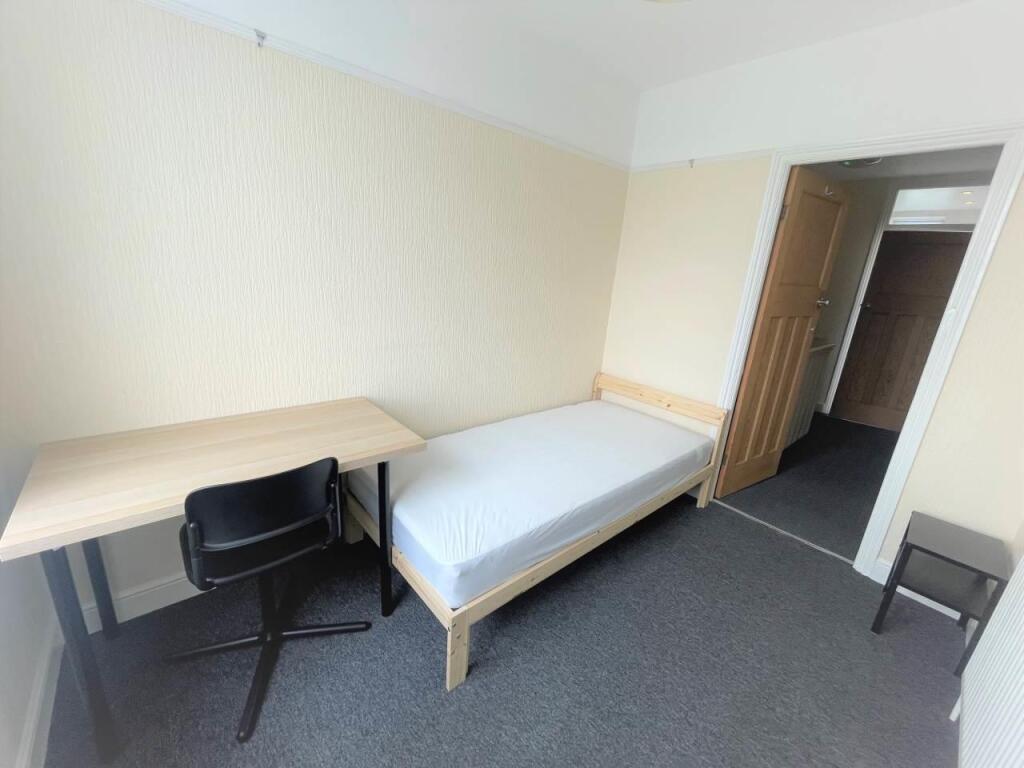 Bedroom 4 angle 2.jpg