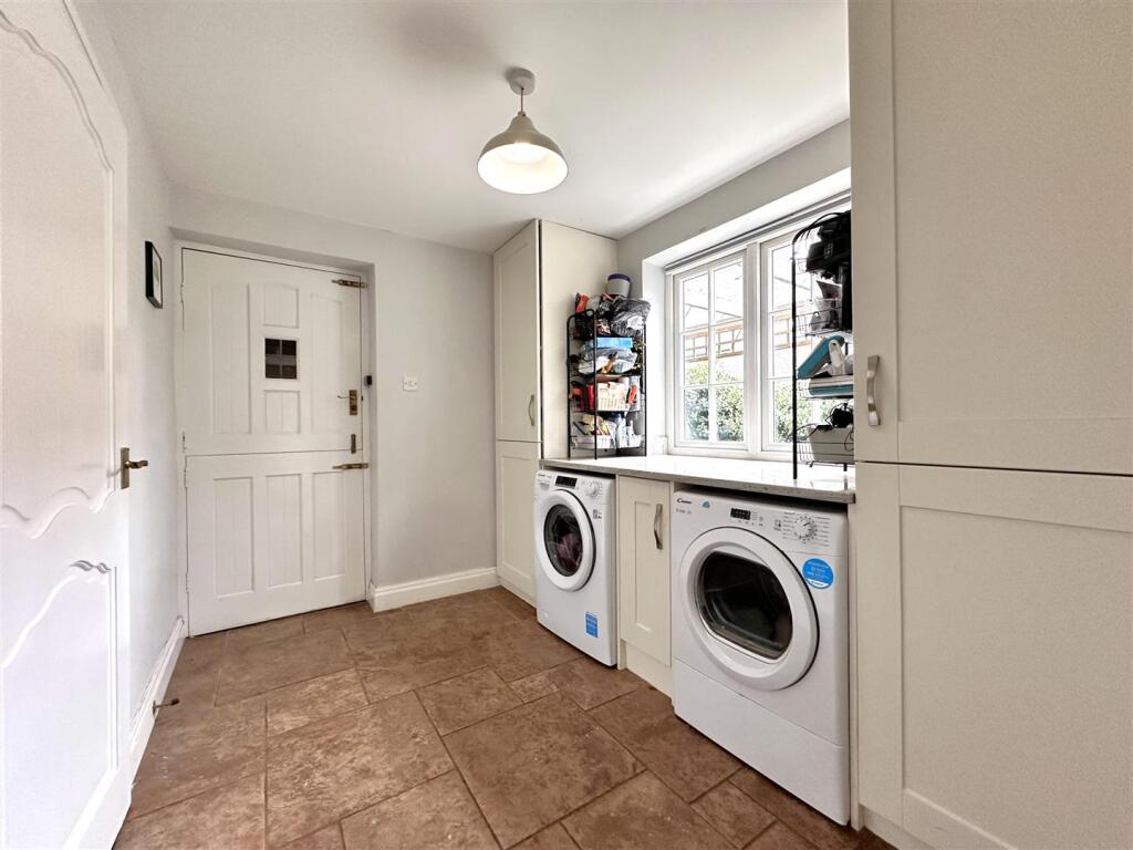 Utility Room 025