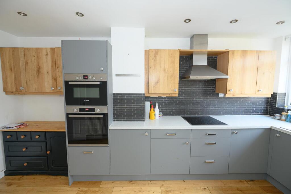 Kitchen pic 2.jpg