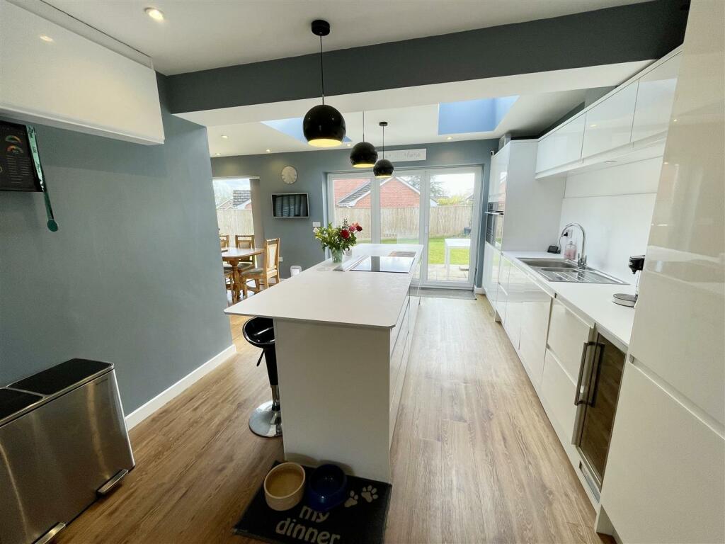 kitchen2.jpg