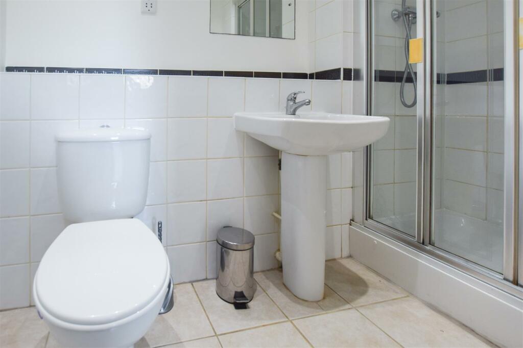Bathroom 2.JPG