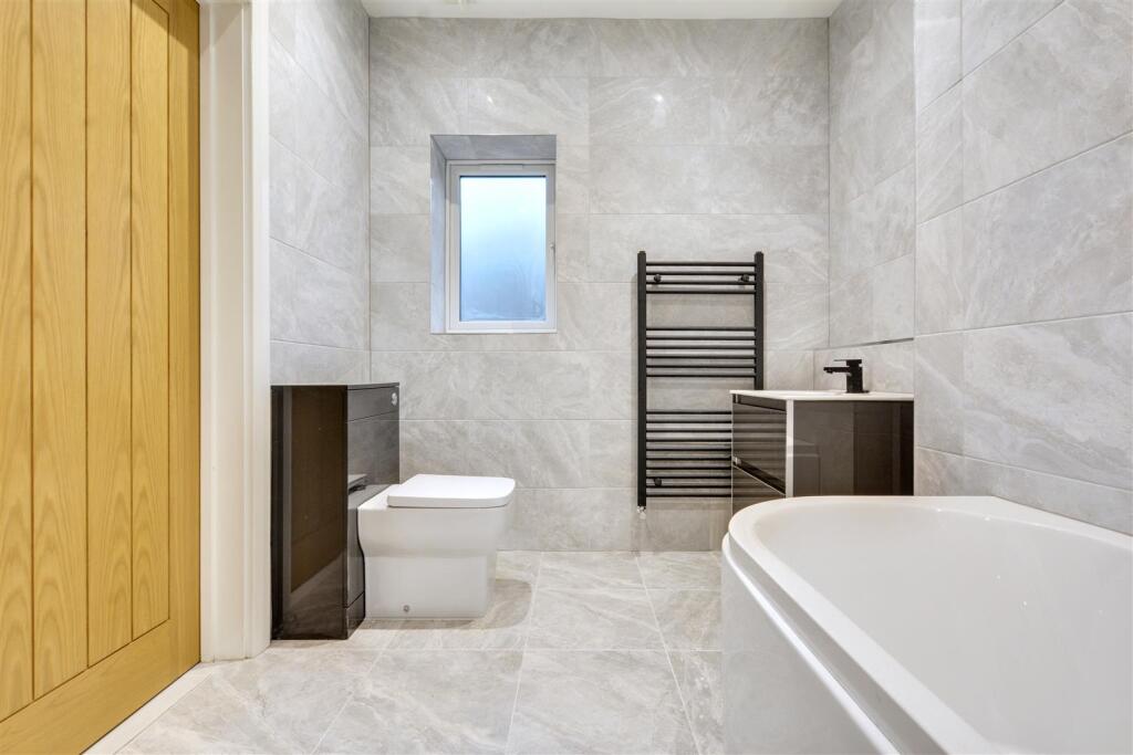 Ensuite 3_4.jpeg