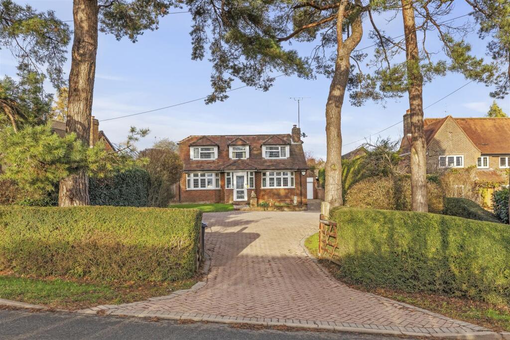 81 Sheepcote Dell Rd, HP15 6TL-16.jpg