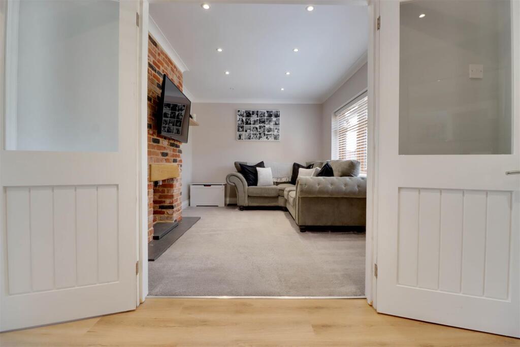 108 ELDER AVENUE-7.jpg