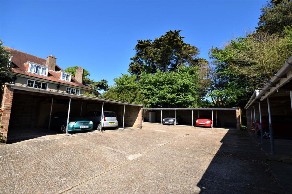 Garages..JPG