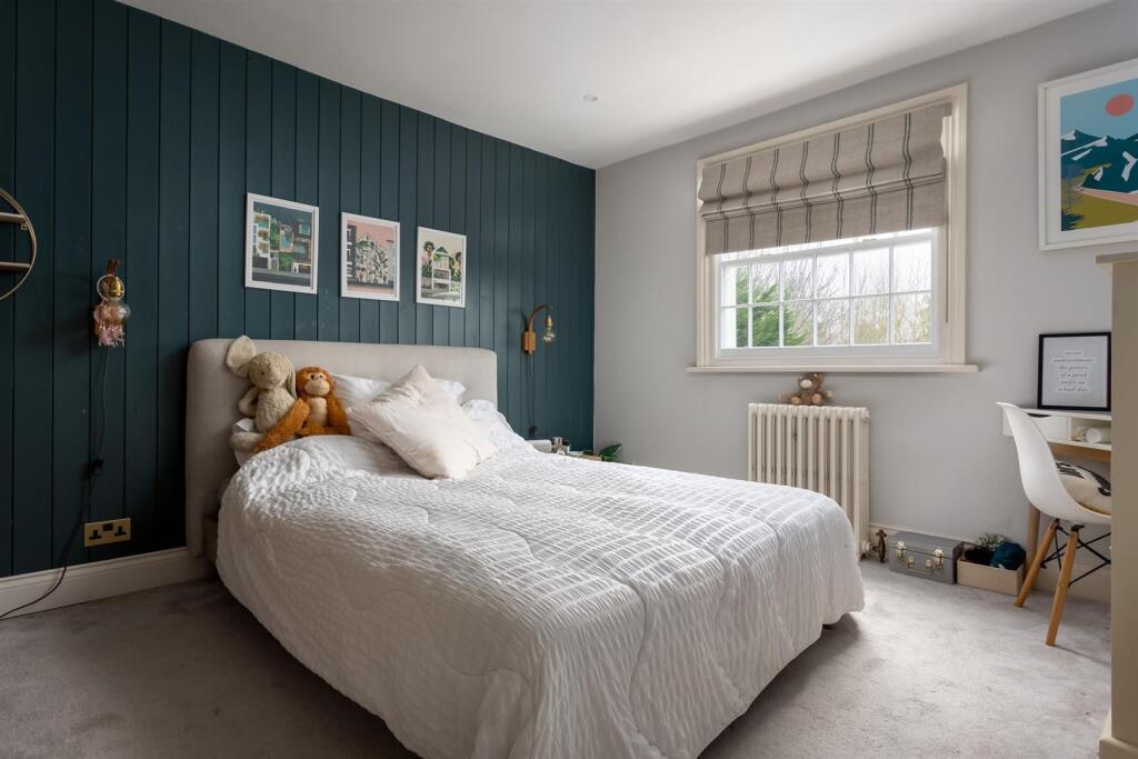 42 - Tynings House - GL51 4XF - Web.jpg