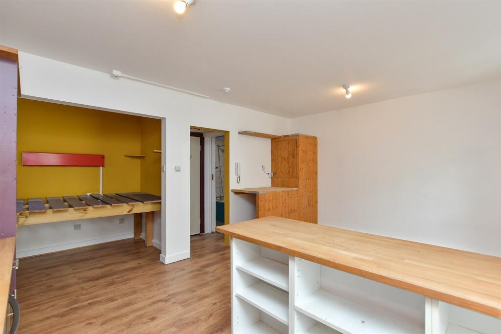 Kitchen/ Lounge