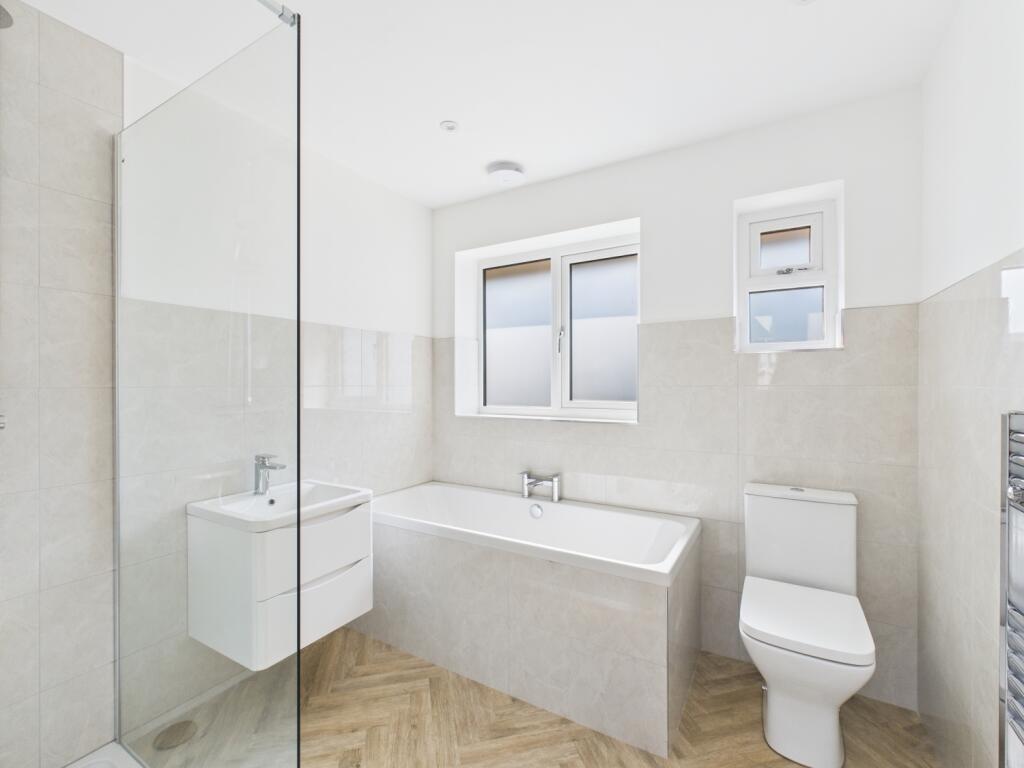 CAM03729G0-PR0072-STILL008