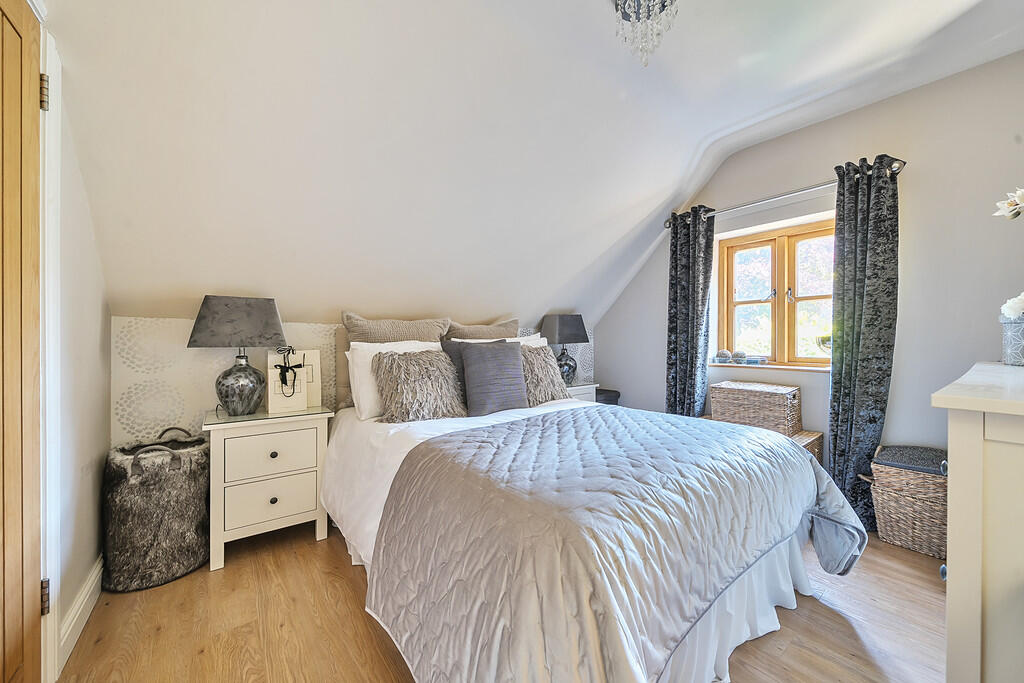 1303673-17-6852db...