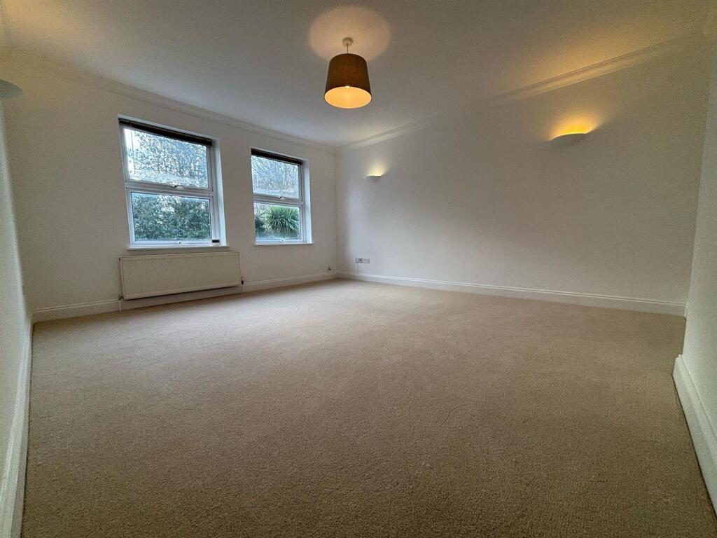 WhatsApp Image 2025-02-19 at 09.26.50 (2).jpeg