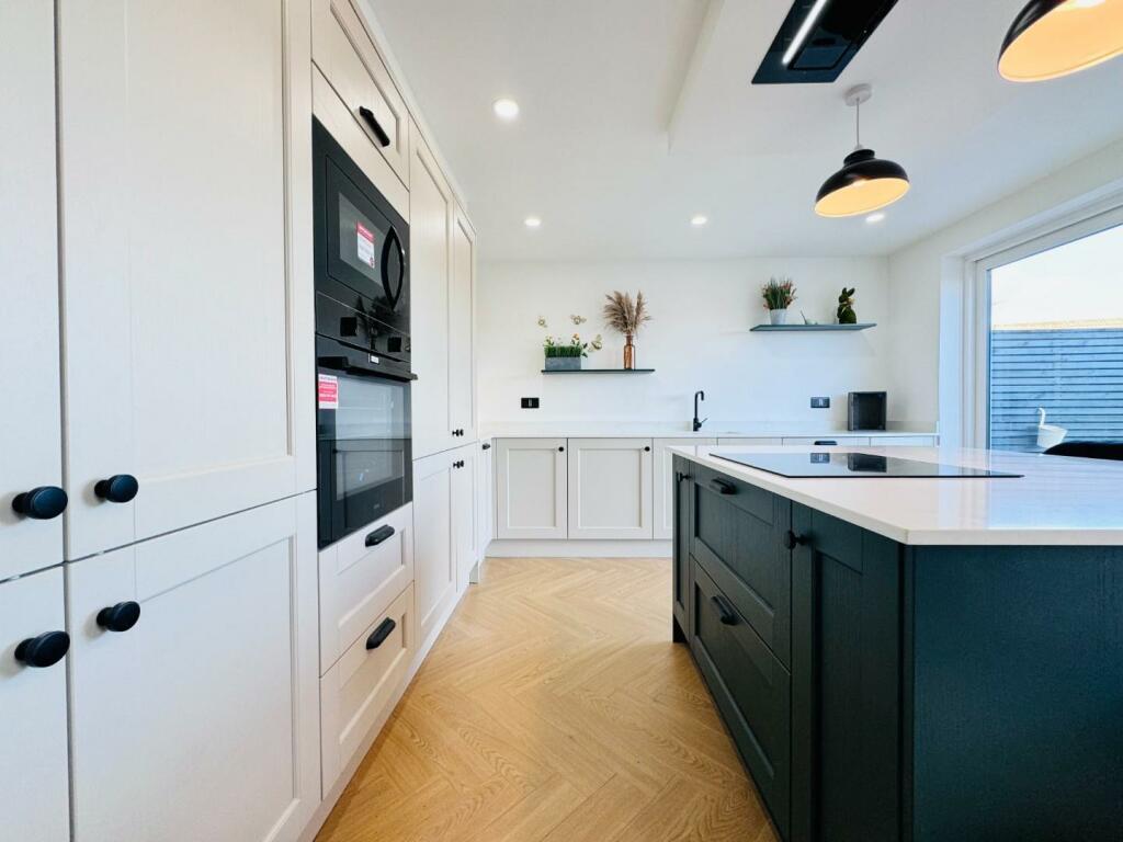OPEN PLAN KITCHEN/DINER/SITTING ROOM