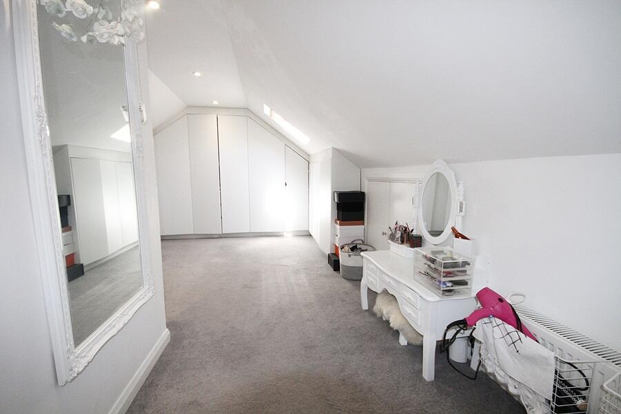 Loft/dressing room