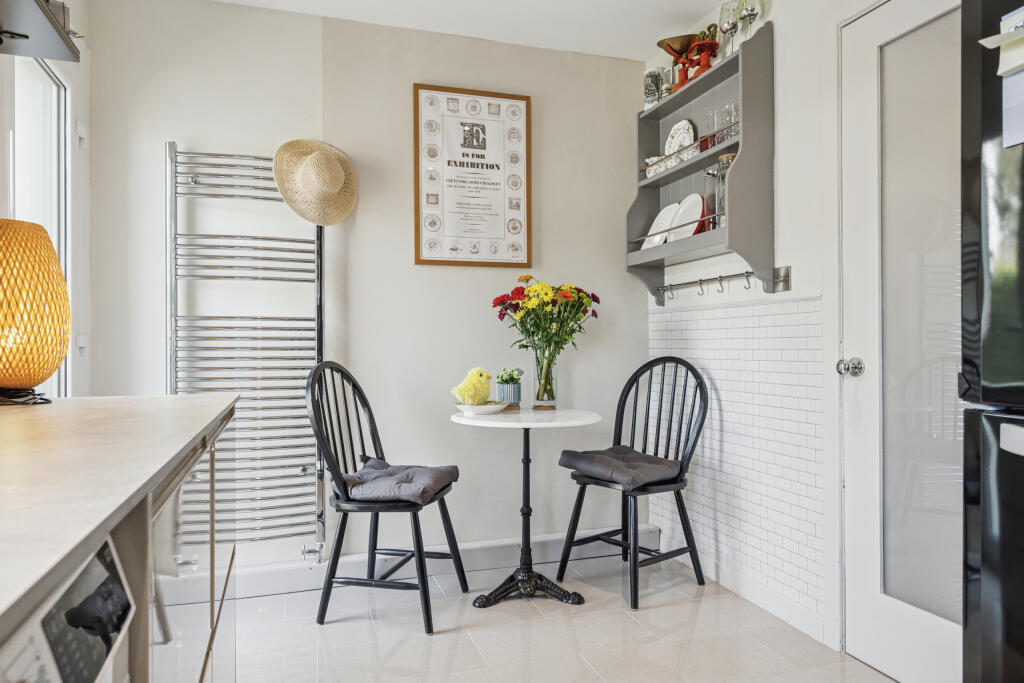 Kitchen/ Dining Room