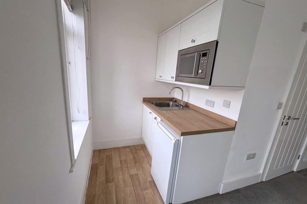 Kitchenette within r