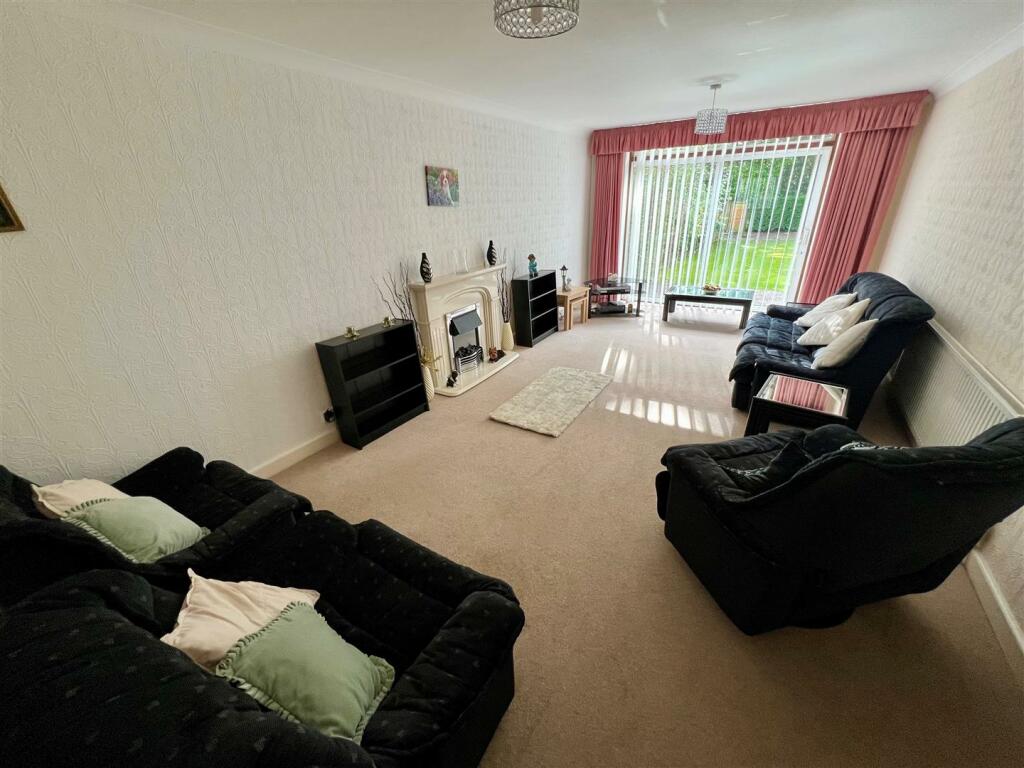 EXTENDED LOUNGE