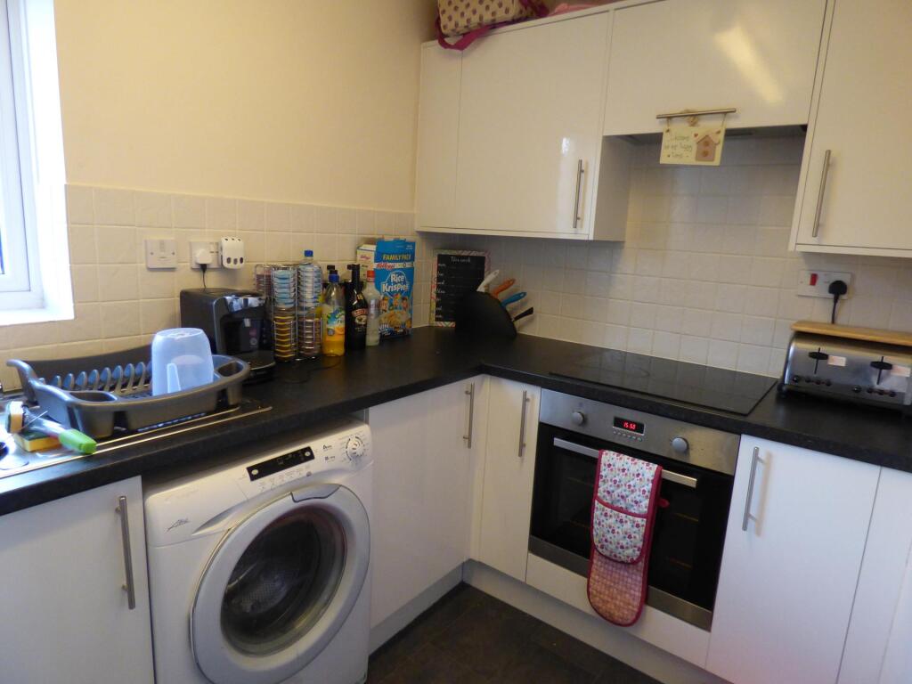 Kitchen ()