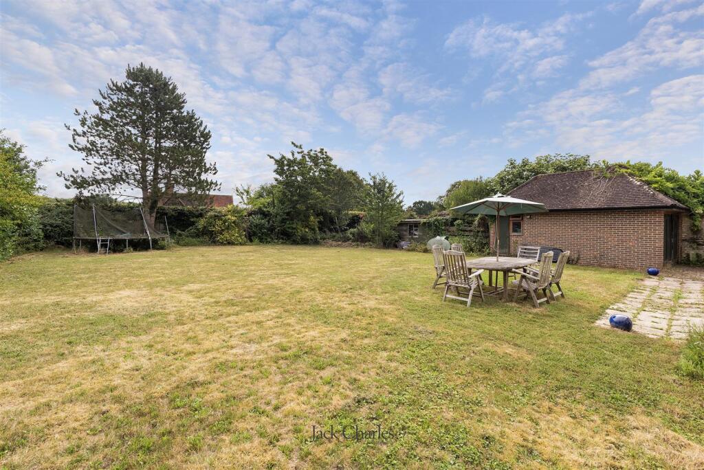 The Old Stables, Knotley Hall, TN11 8JH 004.jpg