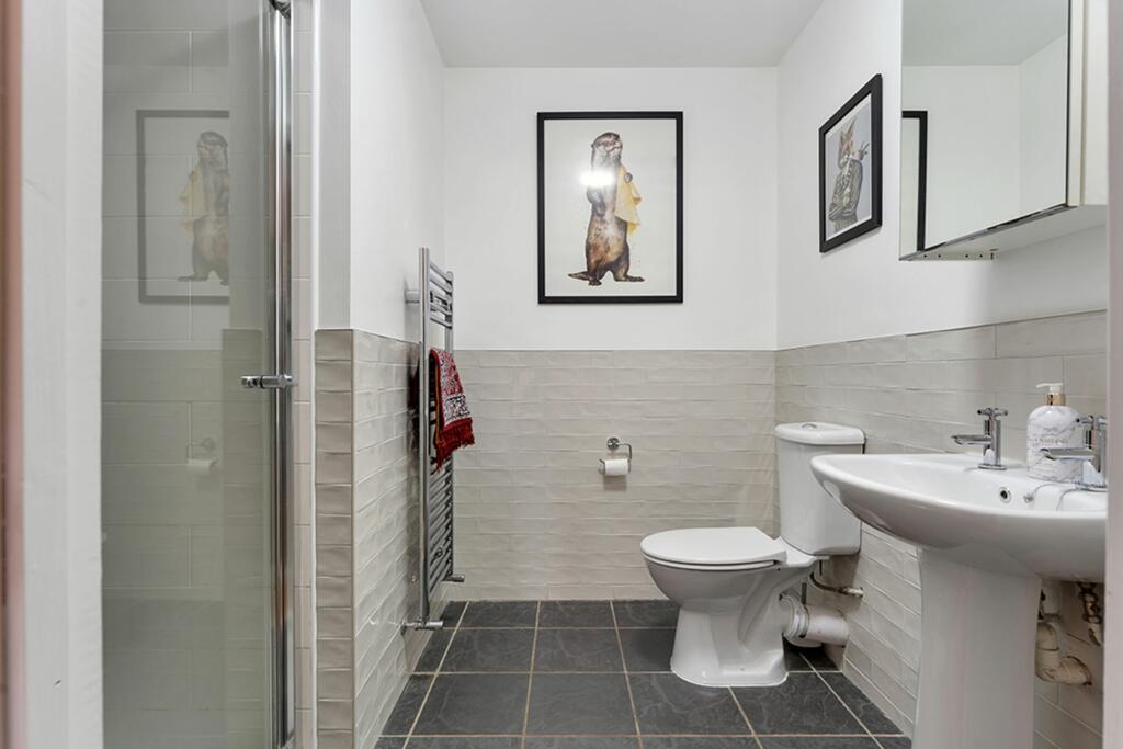 Guest Bedroom En-Suite