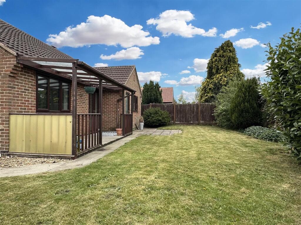 Lovely Private Garden 181