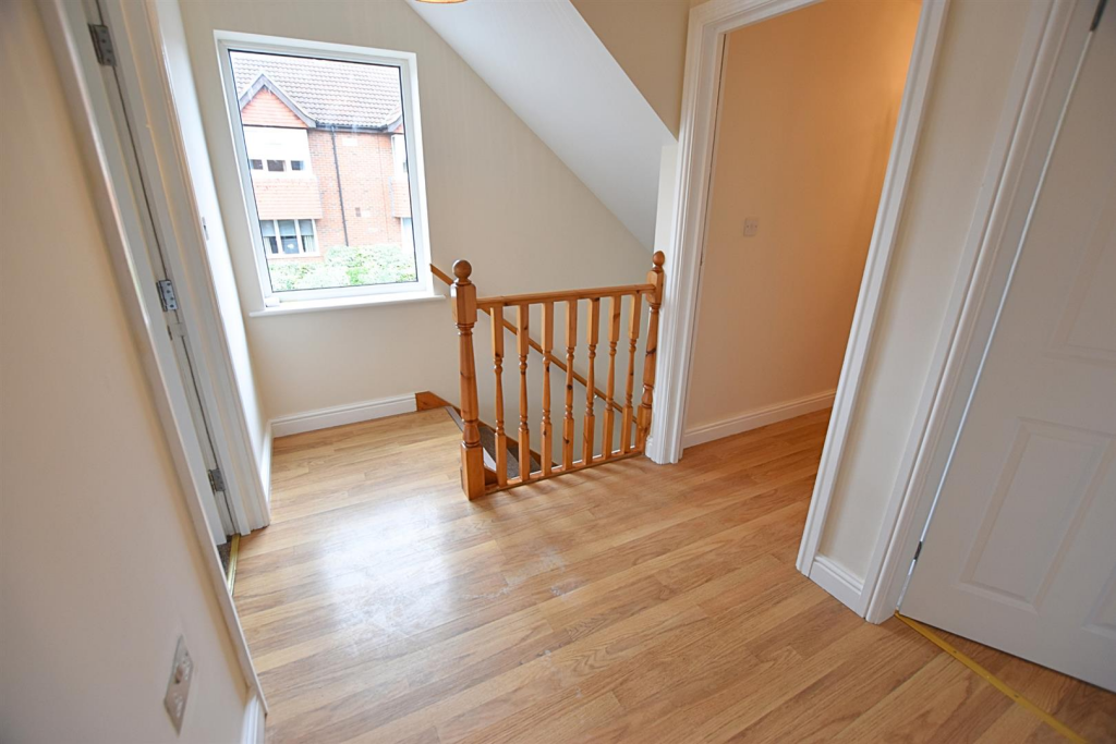 FIRST FLOOR LANDING