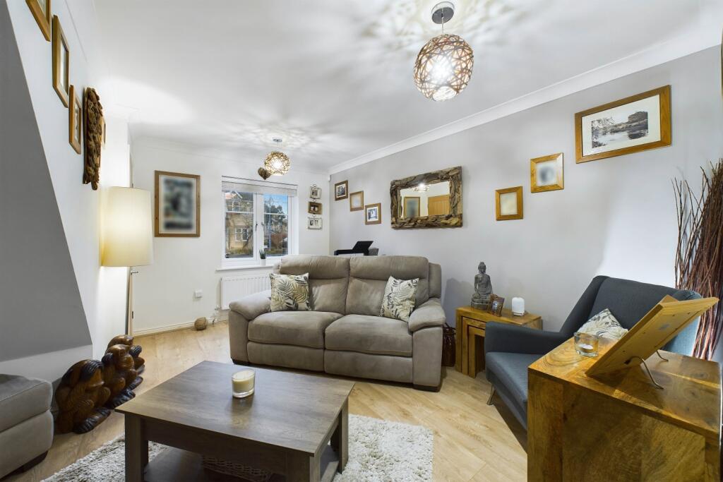 CAM03162G0-PR0212-STILL006