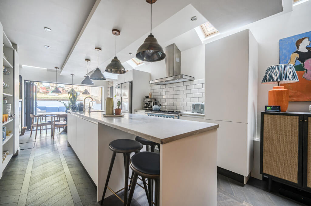 1335504-28-68adec...