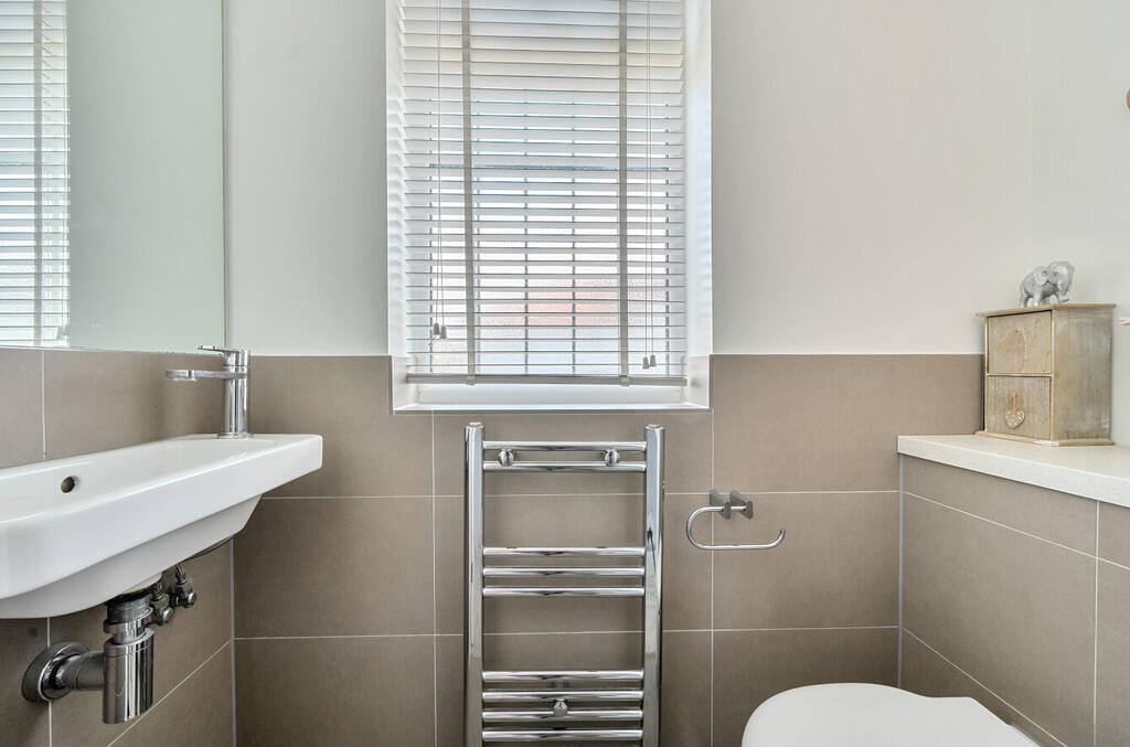 1290471-7-683d99d...