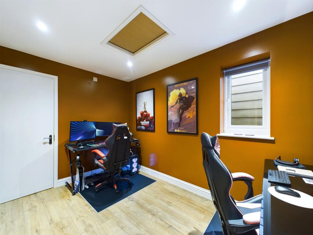 CAM02023G0-PR0122-STILL038