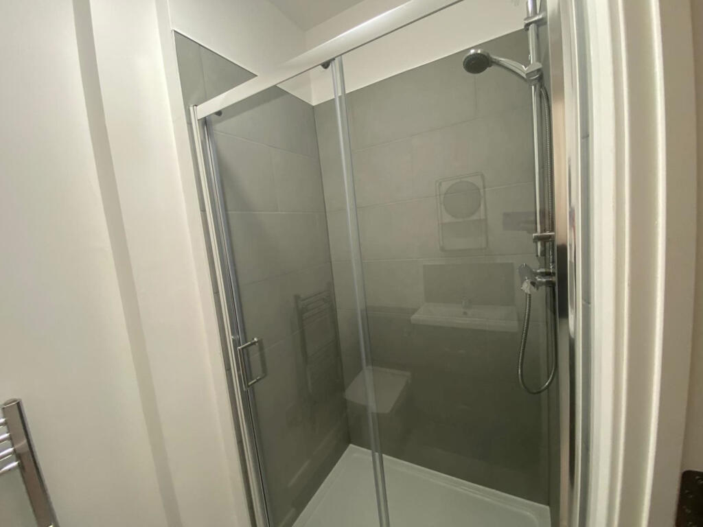 stonecros94743shower.jpg