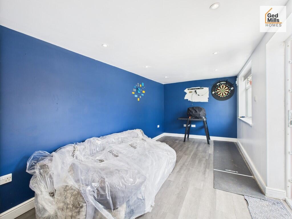 CAM04261G0-PR0067...