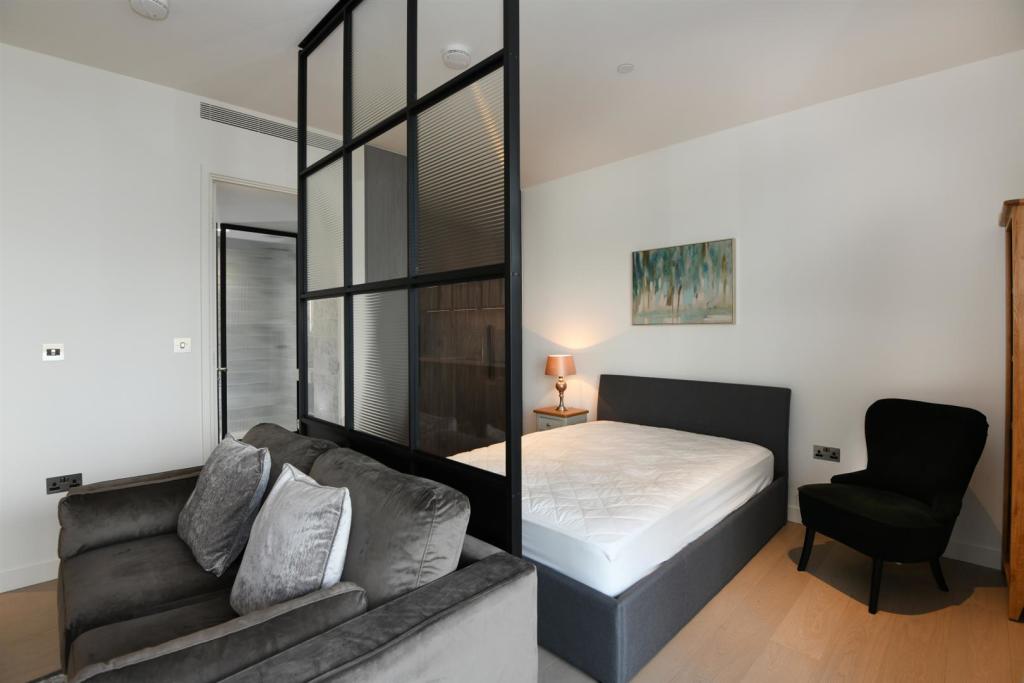bedroom 2.JPG