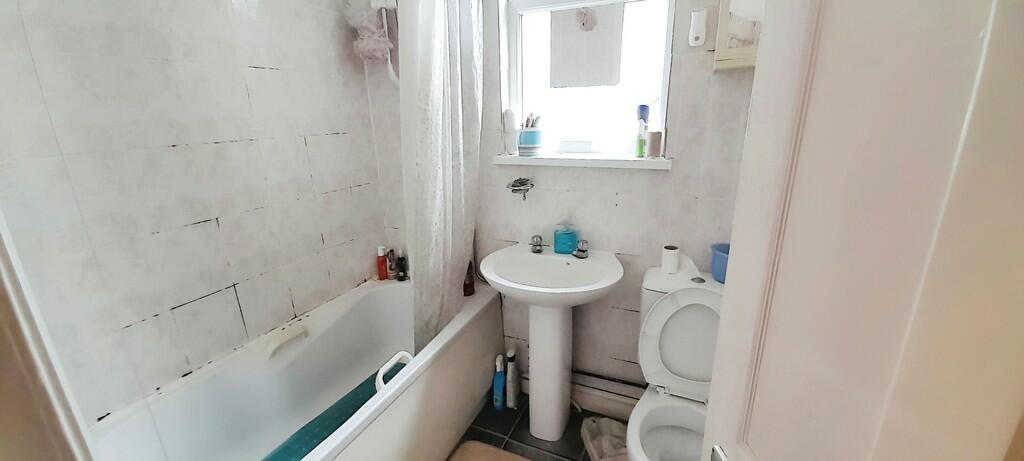 a72413f5-WhatsApp...