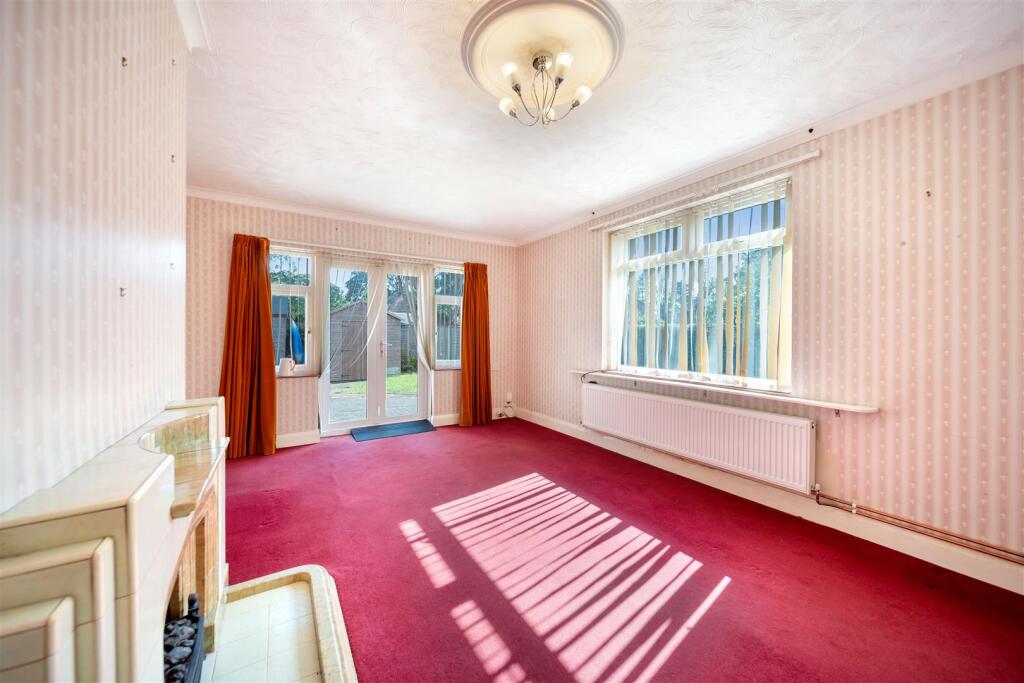 22 Dorset Close-09.jpg