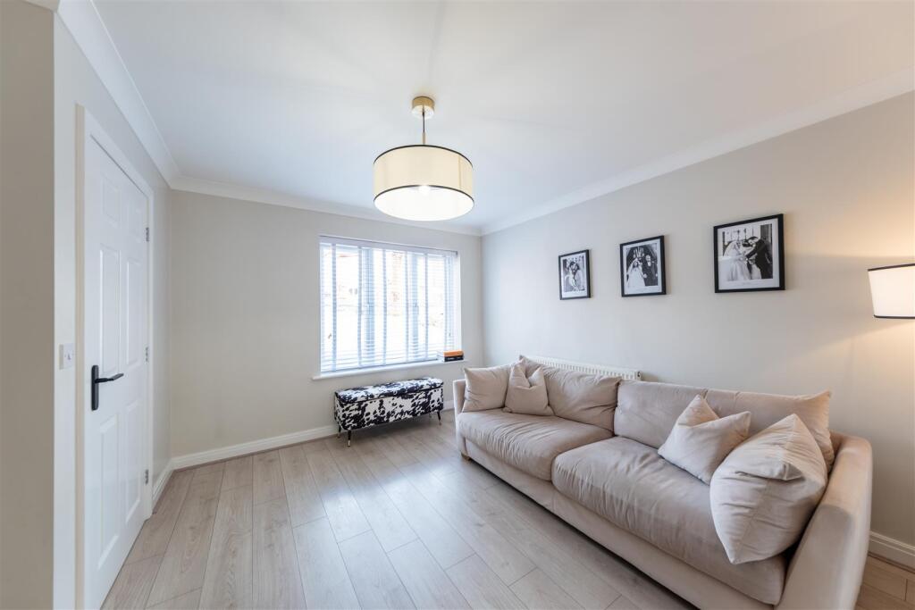 20 Shakerley Close-009.jpg