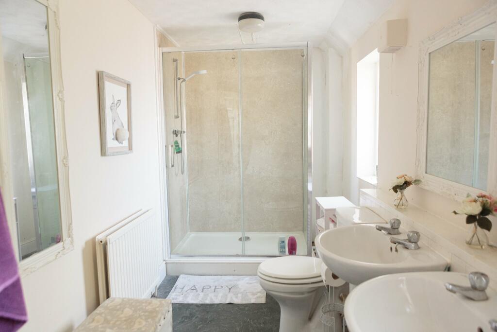 En-Suite Bathroom